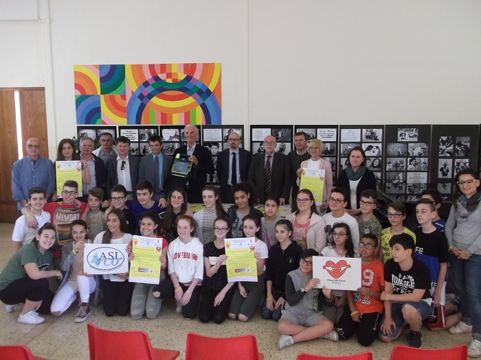 Un defibrillatore per la Scuola Media Beltrami di Omegna