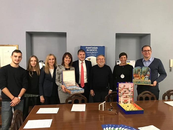 Omegna mette in mostra la "fantasia nel gioco"
