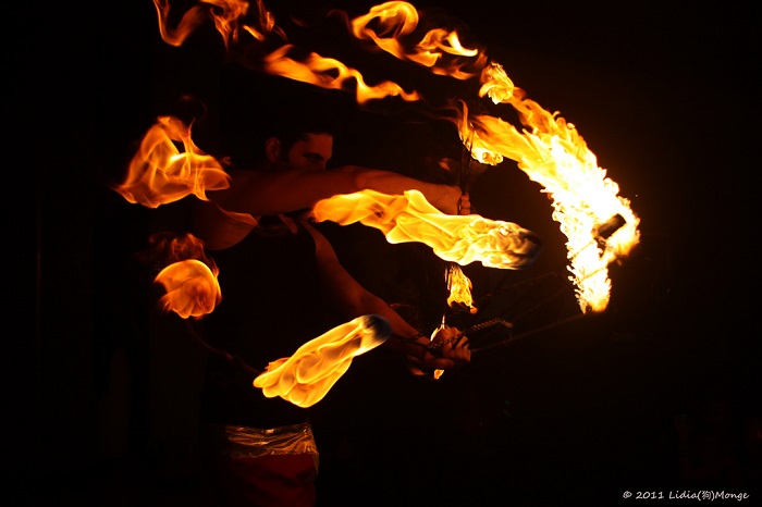 Danza, fuoco e musica con i "Focoleria" Pyro Dance Company al San Vito Bimbi