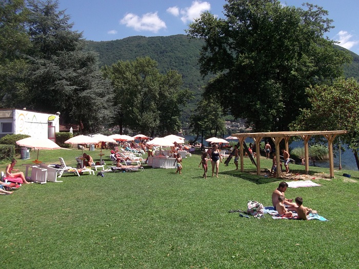 Si masturba al Lido di Bagnella, 51enne di Omegna denunciato