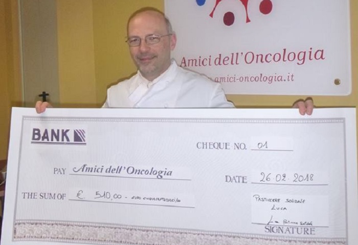 Consegnati agli amici dell'oncologia i soldi raccolti dalla torta del carnevale omegnese