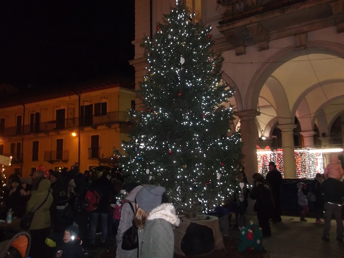 Accese le luminarie Natalizie ad Omegna. Fotogallery