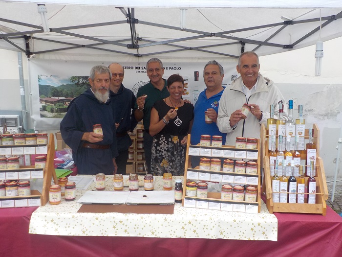 Inaugurato il mercatino delle eccellenze del Vco ad Omegna all'interno di S. Vito