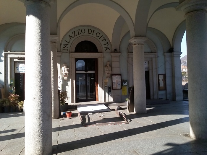 Restyling interno ed esterno per Palazzo di Città ad Omegna