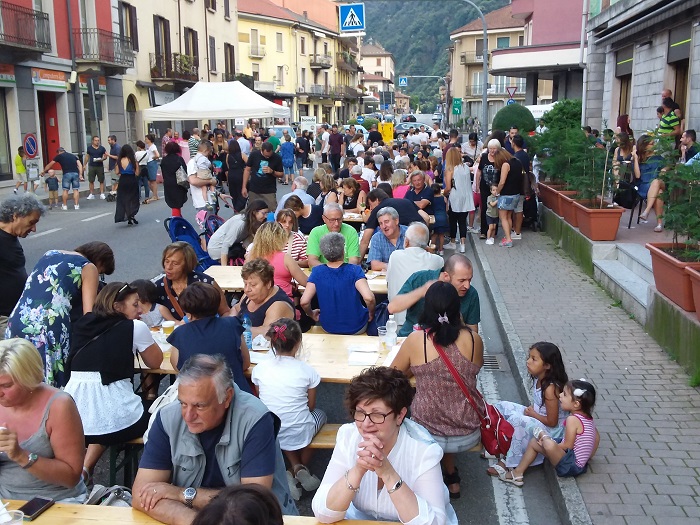 Tanta gente a Gravellona per "Non la solita pizza". Fotogallery
