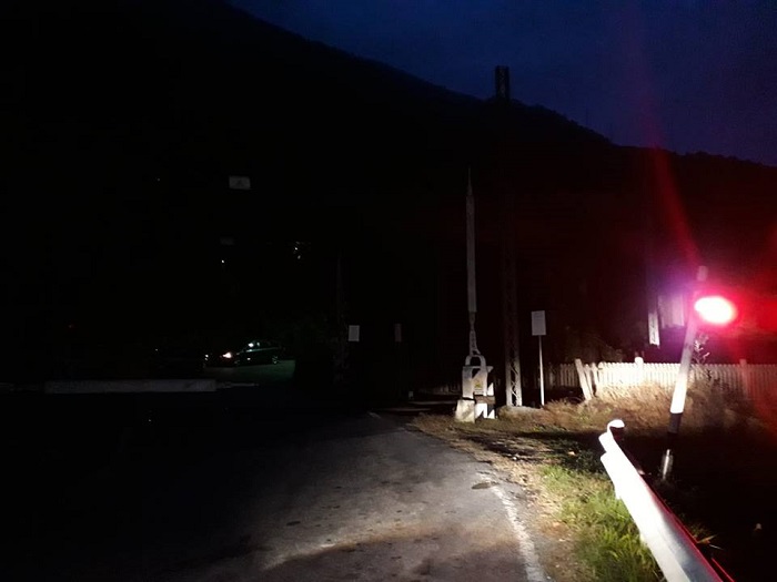 Il Pd chiede al Comune di intervenire sul passaggio a livello di Borca