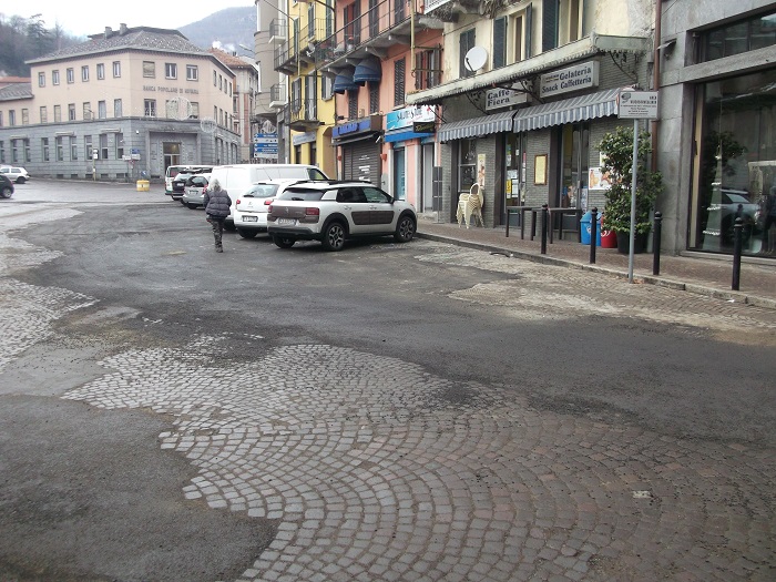 Piazza Beltrami riaperta ma non si placano le polemiche