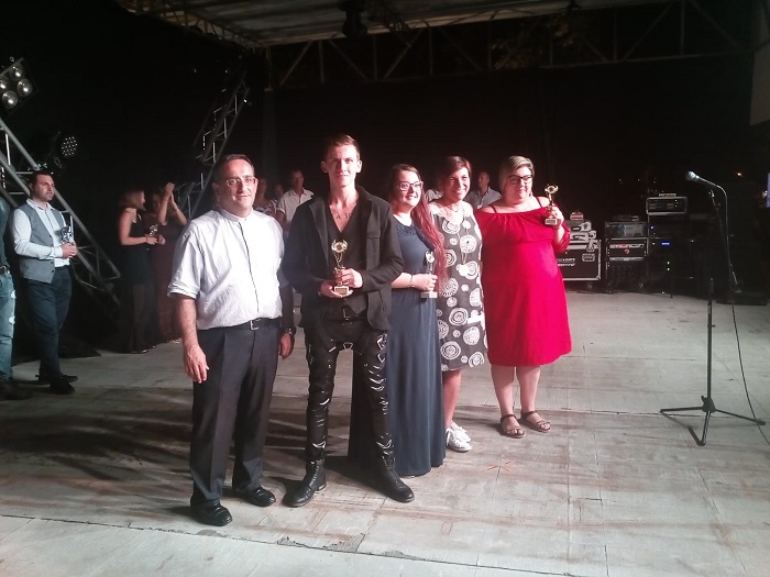 A Debora Regis la vittoria nel Concorso Voci Nuove sul palco di San Vito. Foto