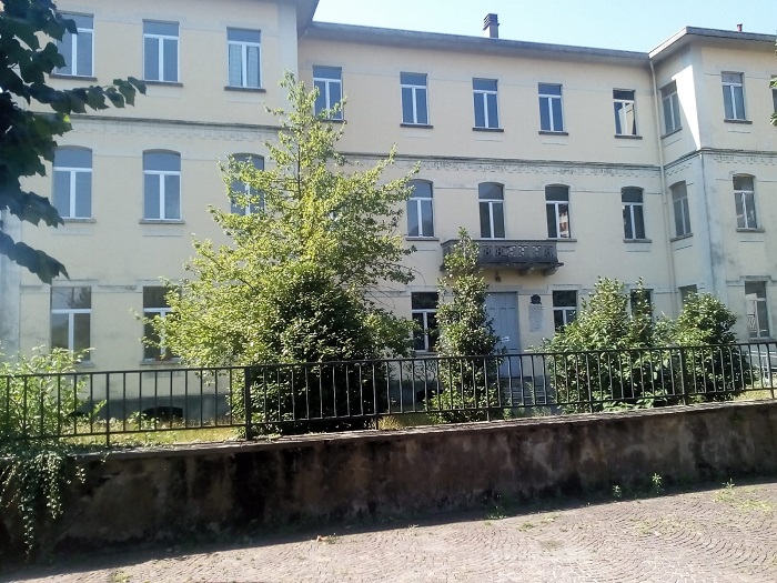 "La scuola di Crusinallo è stata dimenticata", il Pd chiede attenzione. Foto