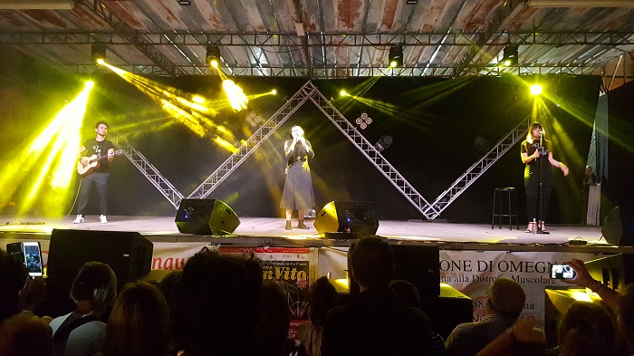 Pienone in Piazza Salera per la simpaticissima Suor Cristina. Fotogallery