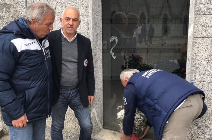 Bel gesto della dirigenza del Verbania prima della partita con il Trino