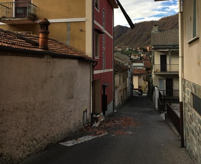 Omegna, Vicolo Mergozzolo chiuso per caduta cornicione