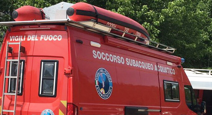 Si cerca un surfista disperso nel lago a Meina