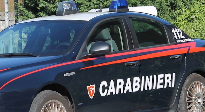 Prelevavano abbigliamento nei centri commerciali, due minorenni denunciati