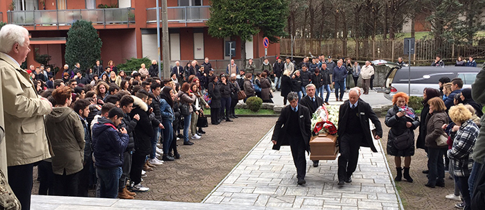 Ciao Crice! Una folla commossa al funerale di Cristiano Corti