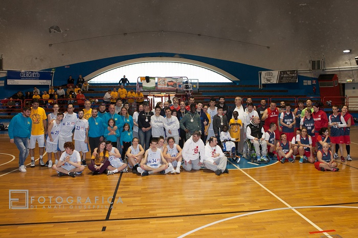 Al PalaBagnella il torneo di Baskin per festeggiare le nuove divise e attrezzature donate