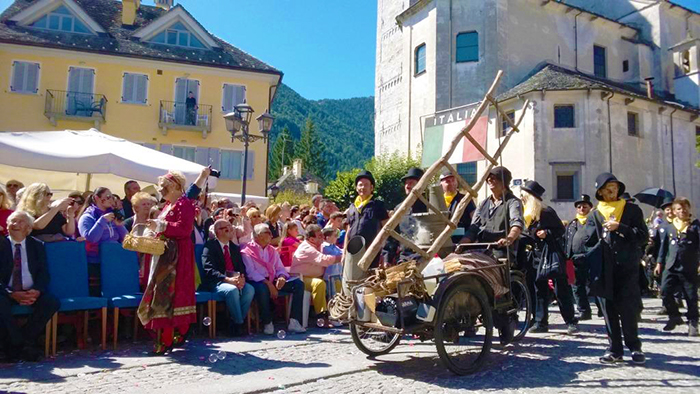 In mille da tutto il mondo al 35° Raduno Internazionale dello Spazzacamino, venerdì la “notte nera”