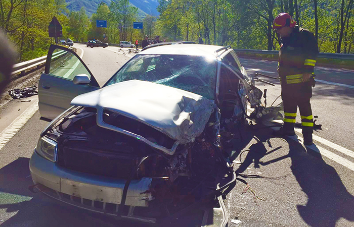 Incidente di domenica sulla SS. 33: il giovane trasferito a Novara ha femore e bacino rotti