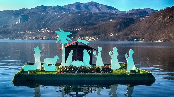  Con il Presepe Galleggiante Pettenasco dà il via alle manifestazioni natalizie