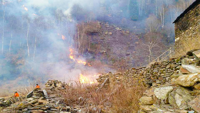 Continua a bruciare il parco Valgrande, in fiamme 150 ettari