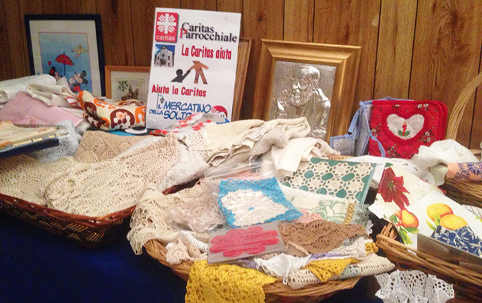 Shopping natalizio all’insegna della donazione con il Mercatino della Caritas