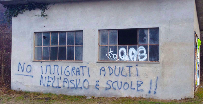 Vogogna: scritte sui muri contro gli immigrati all'asilo