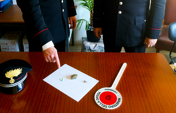 Extasy, mdma e marjuana, spacciatore preso dai carabinieri