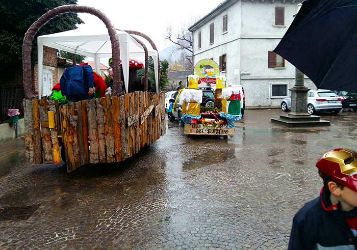 La neve e la pioggia non fermano il Carnevale pievese. Fotogallery