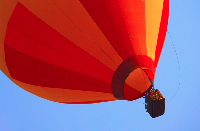 Allarme per una mongolfiera precipitata in Val Divedro