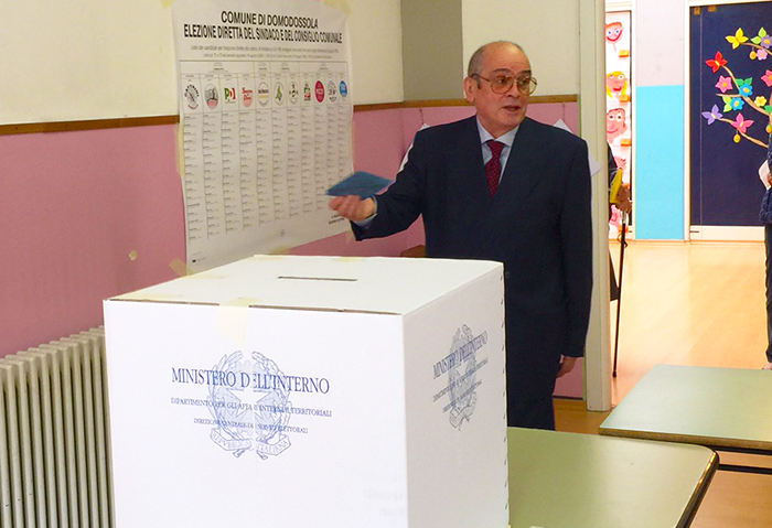 Gallo lascia liberi i suoi 416 votanti al ballottaggio