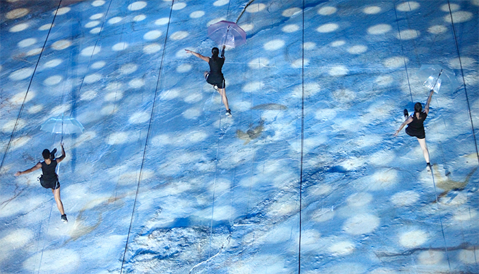Danza aerea all''Ossola Shopping Center con la preview di Tones on the stones