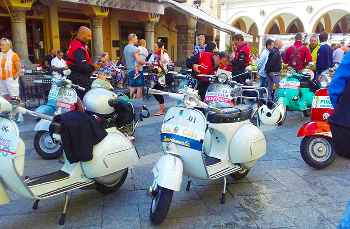 “L'Ossola in Vespa” con la gara in piazza Mercato. Fotogallery
