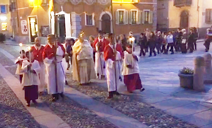 Domo: processione per il Corpus Domini. Video