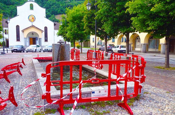 Uccisi con l'acido i pesci della fontana del Villaggio. Videointervista