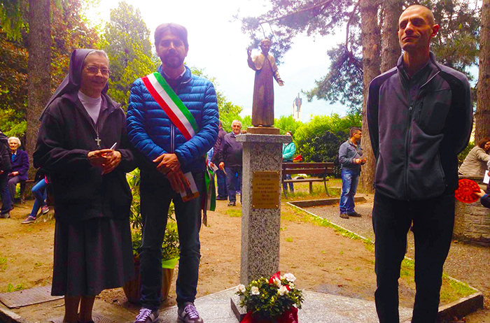 Inaugurata la statua di don Bosco nel parco giochi di Villa. Video