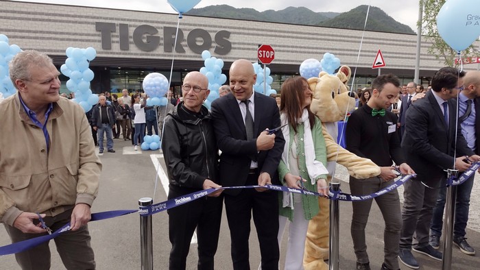 Pasquale Natuzzi al taglio del nastro “Divani & Divani” di Sala Arreda 