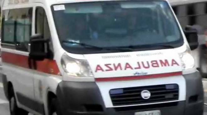 Ciclista sbanda e precipita nel Lago Maggiore: morto