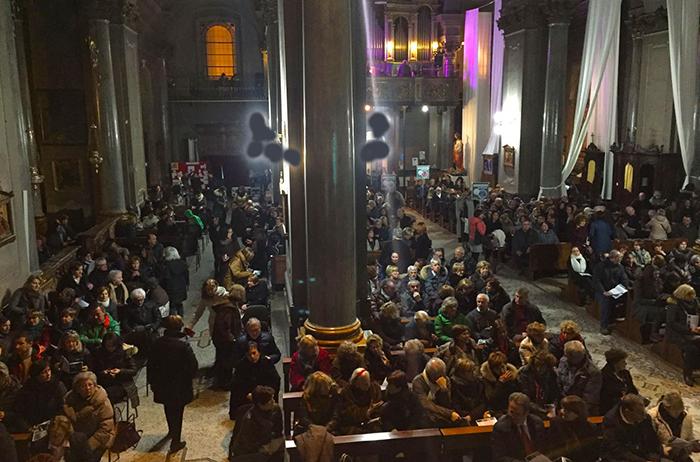 Pienone per il concerto di Antonella Ruggiero e Roberto Olzer in Collegiata a Domo per la Festa della Donna. Video