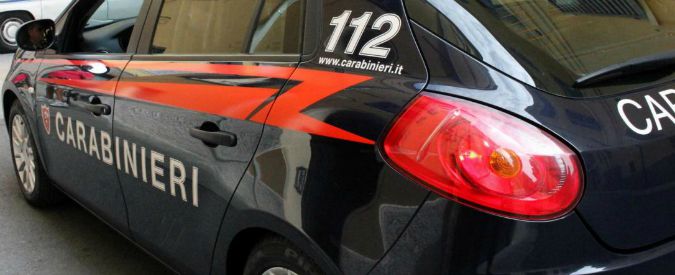 Un ordigno artigianale esplode davanti alla caserma dei carabinieri