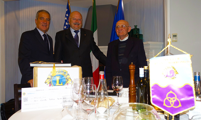 Restauro di un dipinto a Vagna ed un defibrillatore allo sci club Domobianca da parte del Lions Club Verbano Borromeo