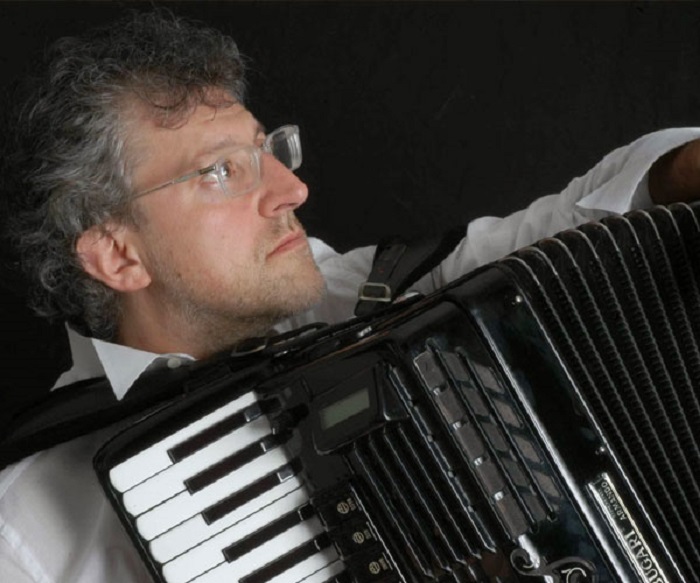Sergio Scappini suona per l’associazione Parkinsoniani Vco mercoledì 9 novembre