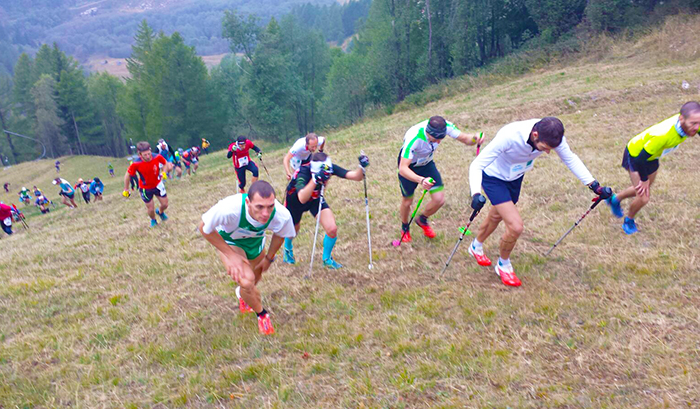 Minoggio e Brizio conquistano, con il primo nevischio, la 1^ Rampigada Vertical. Fotogallery