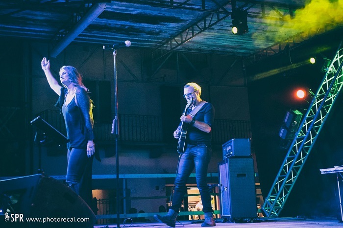 La voce e l’eleganza di Irene Fornaciari sul palco di San Vito. Foto
