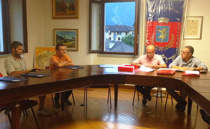 Ok ad una nuova centrale in cambio di avori all'acquedotto. Discussione a Trontano. Video