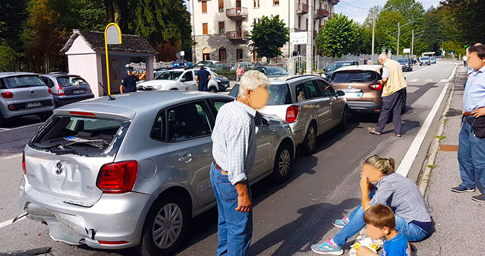 Tamponamento tra 4 auto in Vigezzo, un passeggero all'ospedale