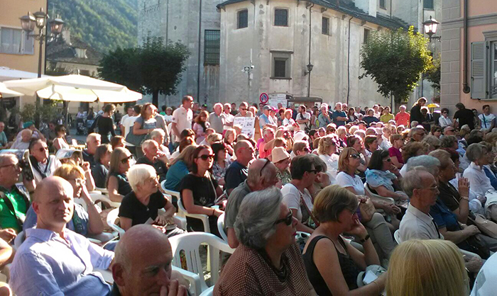 Tantissimi per il via a "Sentieri e Pensieri". Foto e video