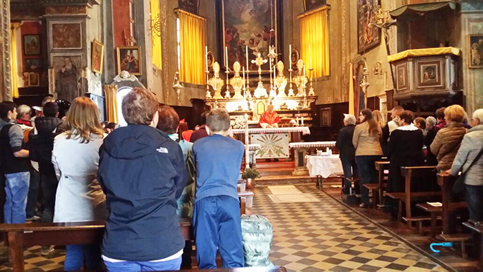 Festa di San Marco a Oira con benedizione della campagna, del pane e del vino. Video e foto