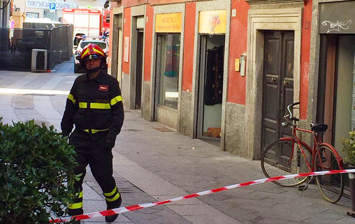 Vento forte: chiusa via Briona per pericolo di crolli dai tetti