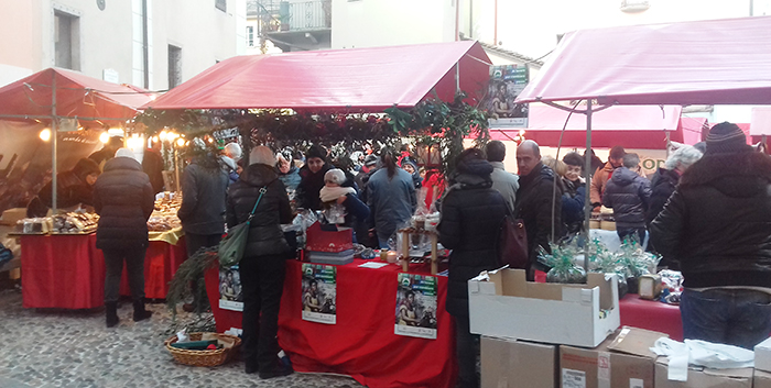 Al Mercatino di Natale di Domo anche una Tenda Avsi, i fondi per i profughi iracheni cristiani