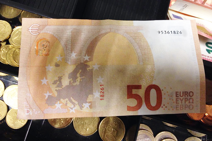 False banconote da 50 euro spacciate nei negozi in Ossola